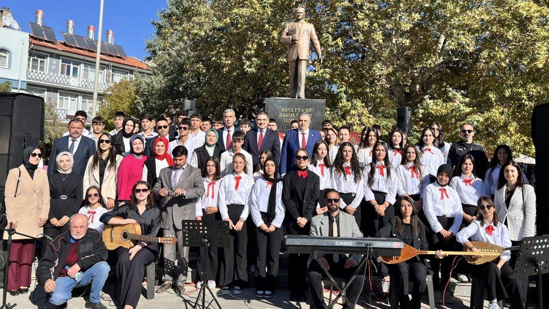 29 Ekim Cumhuriyet Bayramı'nın 101. yıldönümü kutlamaları kapsamında Anıt Meydanı'nda Kutlama Töreni gerçekleştirildi. 